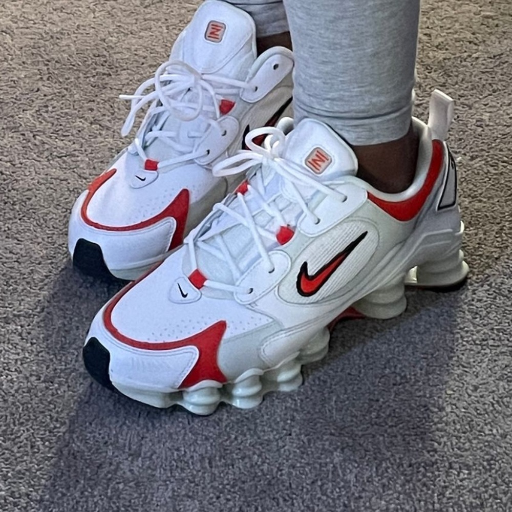 Wmns Shox Nova ‘Red’